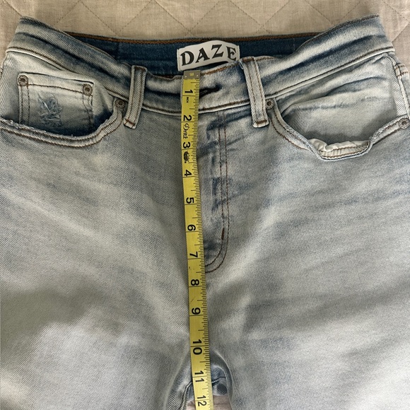 DAZE relaxed straight leg, light wash, distressed denim jeans, size 29 - Picture 8 of 8